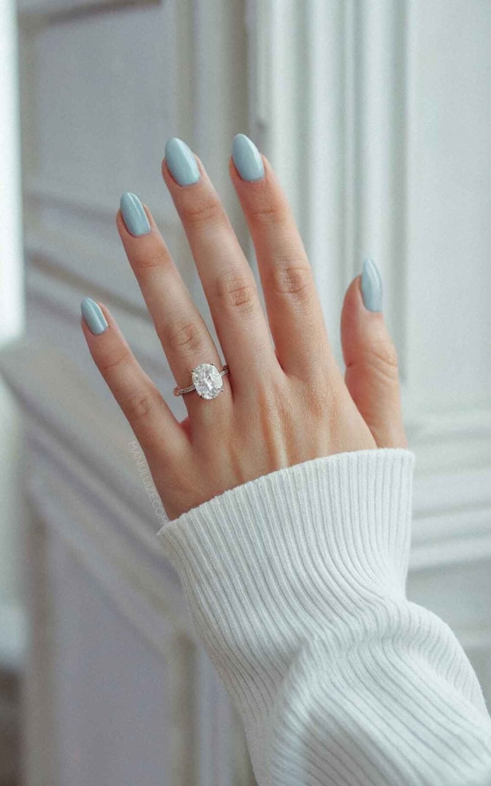 Short Almond Solid Glossy Light Blue — Trendy Baby Blue Nails