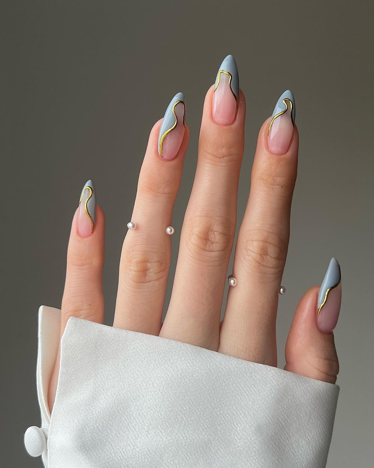 Medium Almond Blue With Gold Wavy Lines — Trendy Baby Blue Nails