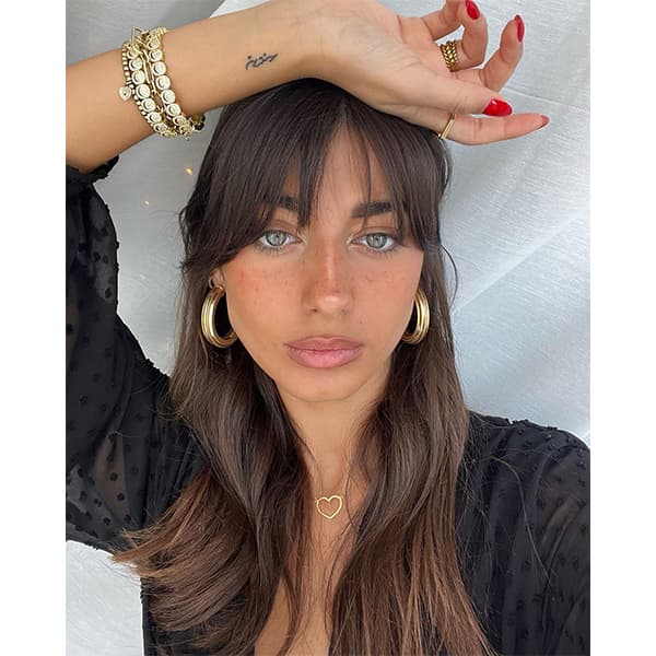Collarbone Layers With Wispy Separated Bangs Collarbone Layers With Wispy Separated Bangs — Trendy Bangs Style