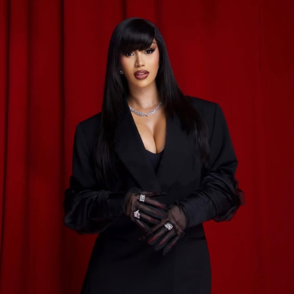 Long Black Hair With Sharp Blunt Bangs Long Black Hair With Sharp Blunt Bangs — Trendy Bangs Style