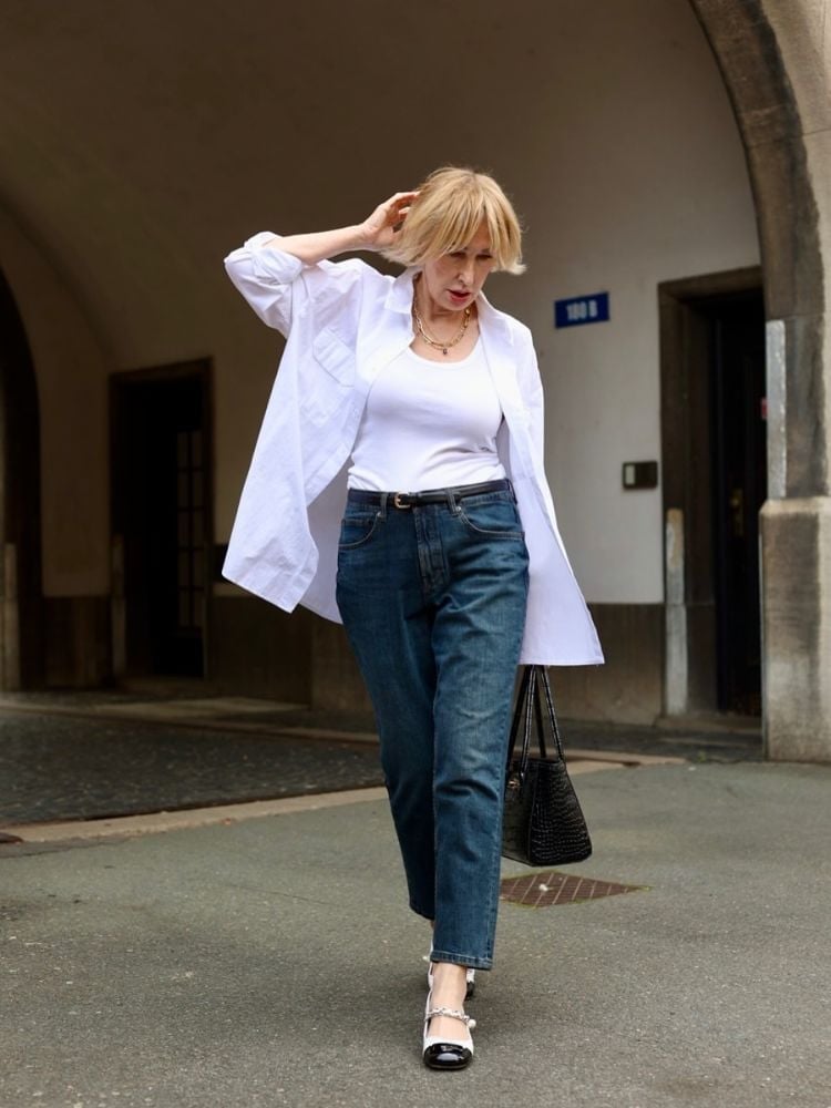 White Shirt and Jeans with Black Heeled Shoes White Shirt and Jeans with Black Heeled Shoes — Trendy Basic Outfits
