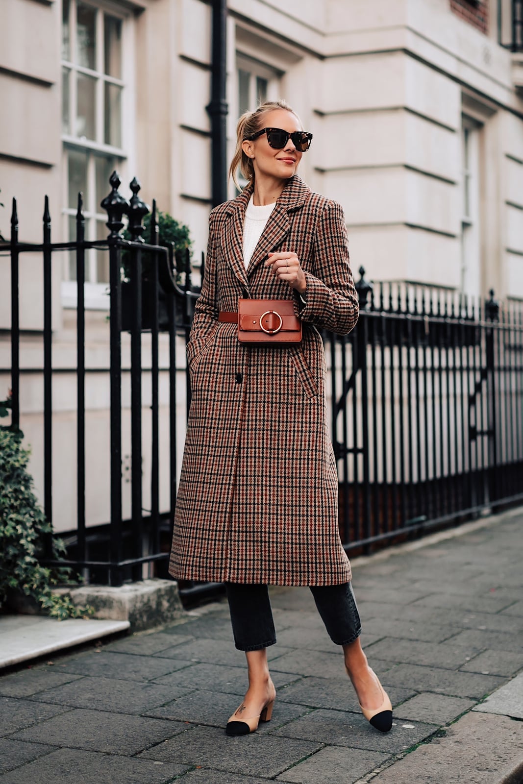Belt Bag Worn High On Waist Belt Bag Worn High On Waist — Trendy Belt Outfits