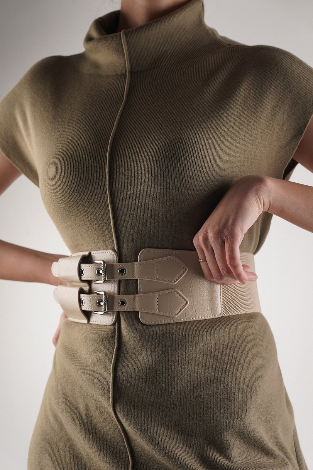 Wide Belt With Double Buckles On Dress Wide Belt With Double Buckles On Dress — Trendy Belt Outfits