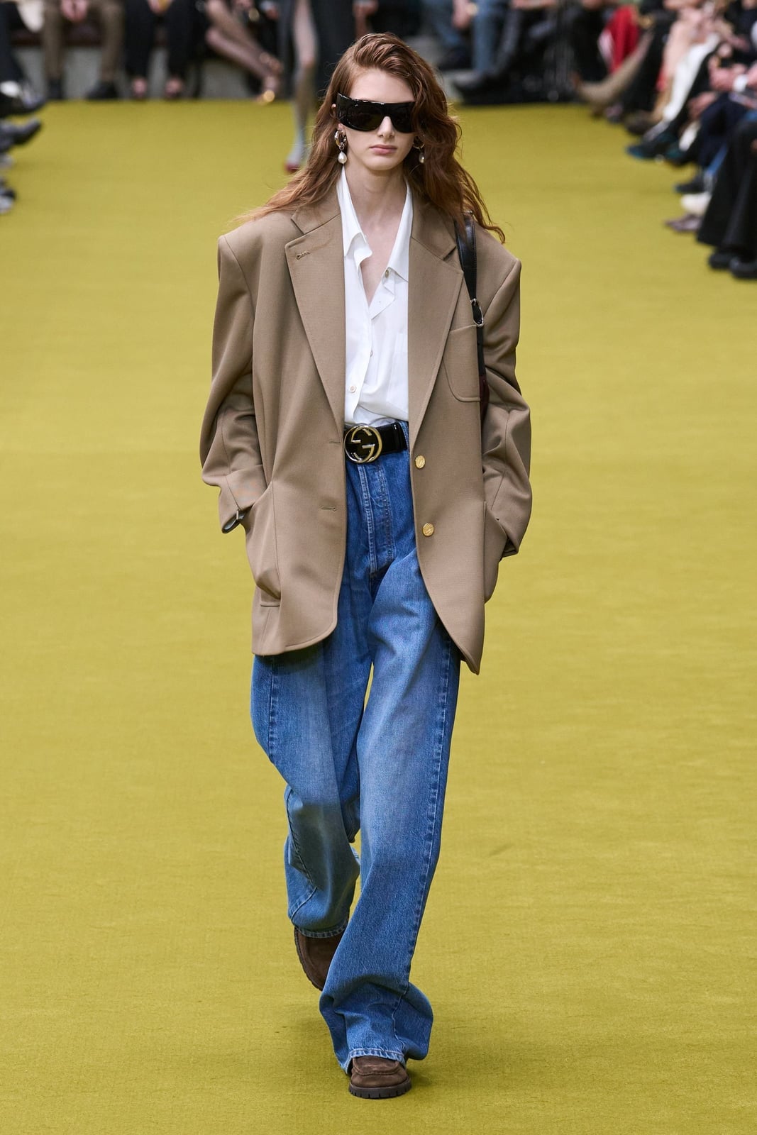 Designer Belt With Wide Leg Jeans and Oversized Blazer Designer Belt With Wide Leg Jeans and Oversized Blazer — Trendy Belt Outfits