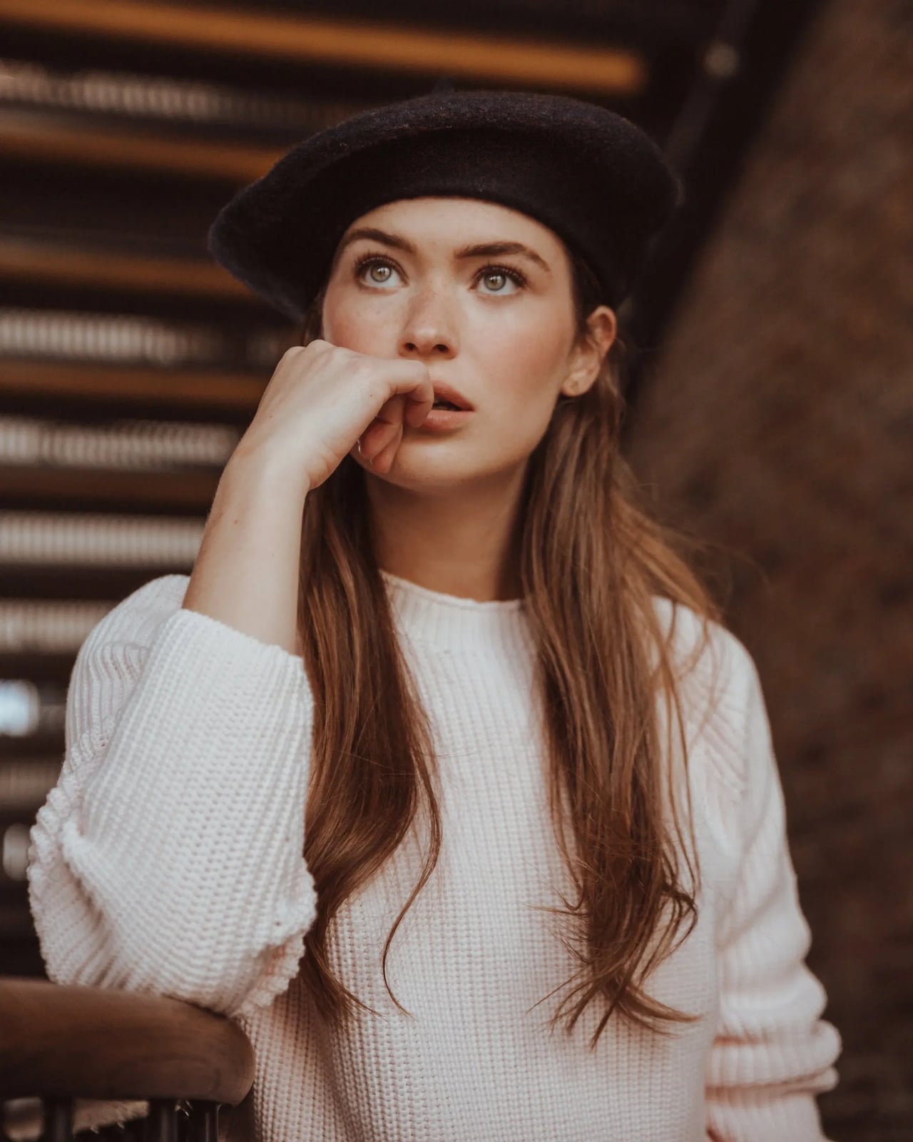 Textured Knit Sweater with Black Beret — Trendy Beret Outfits