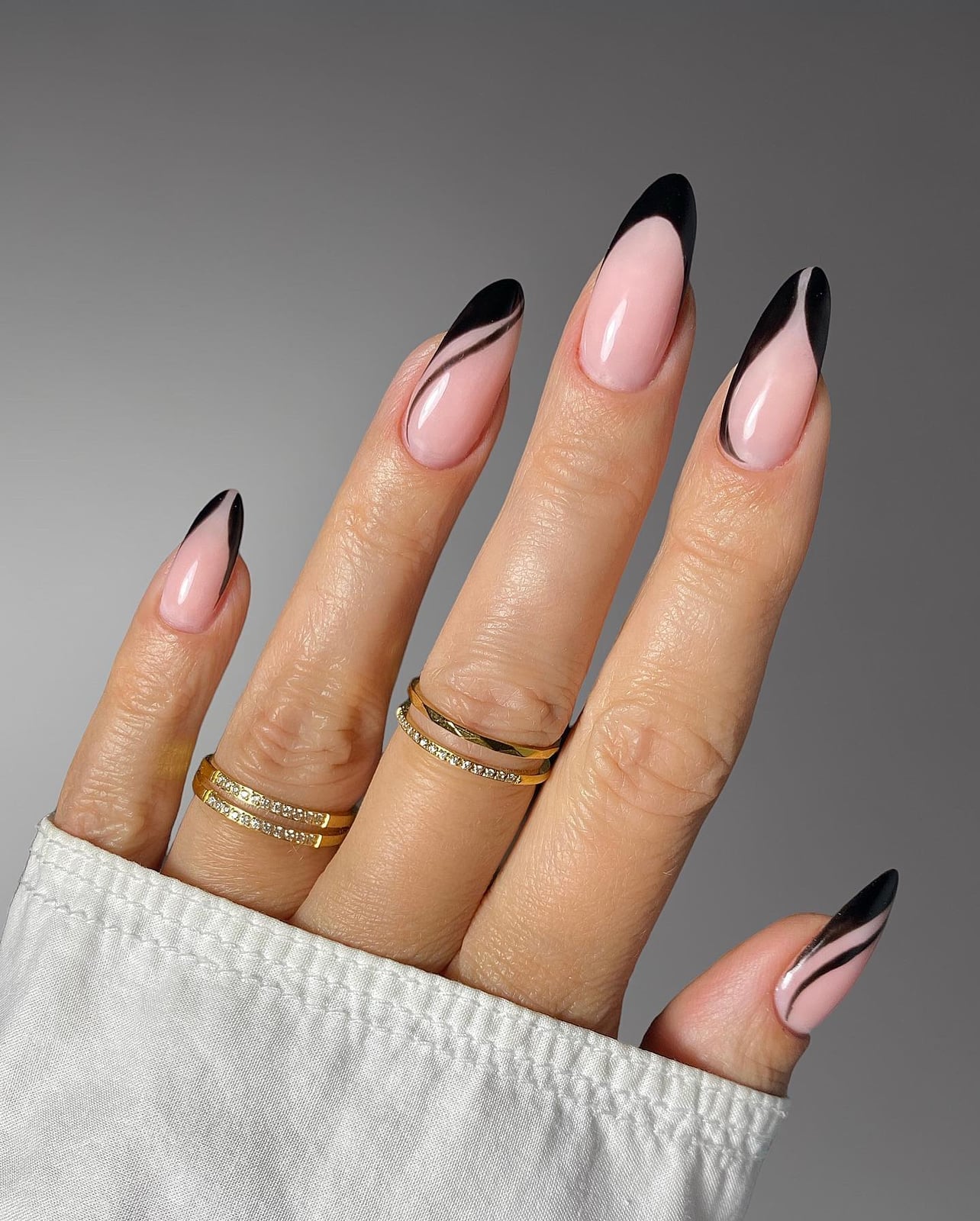 Long Almond Sheer Nude With Abstract Black Lines Long Almond Sheer Nude With Abstract Black Lines — Trendy Black Almond Nails