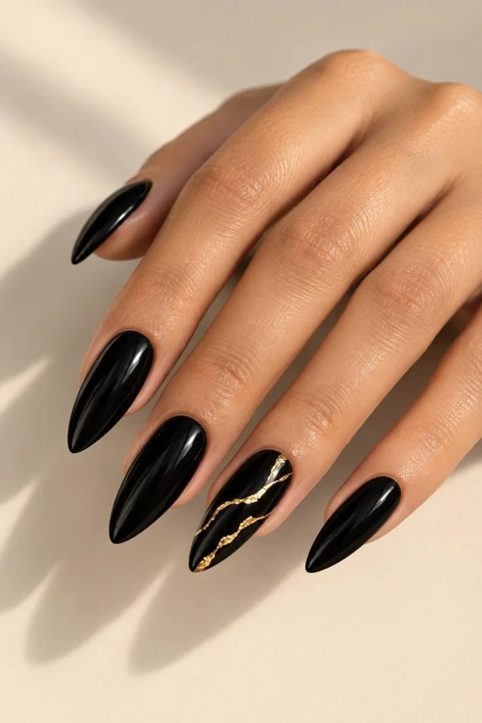 Long Stiletto Glossy Black With Gold Lines Long Stiletto Glossy Black With Gold Lines — Trendy Black Almond Nails