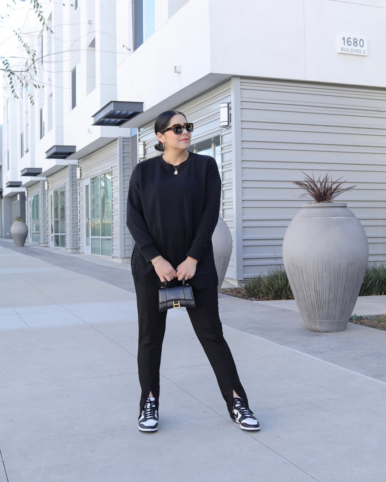 Oversized Sweatshirt With Split Hem Pants Oversized Sweatshirt With Split Hem Pants — Trendy Black and White Outfits