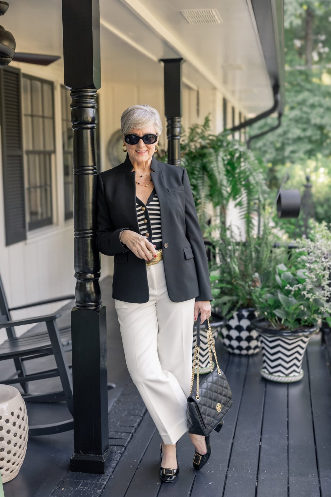 Tailored Black Blazer With Striped Top and White Trousers Tailored Black Blazer With Striped Top and White Trousers — Trendy Black and White Outfits
