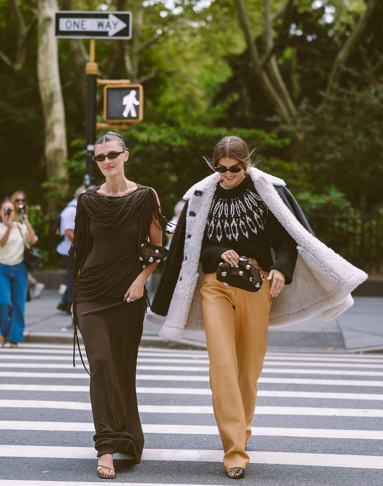 Oversized Shearling Jacket With Patterned Knit Sweater Oversized Shearling Jacket With Patterned Knit Sweater — Trendy Black and White Outfits