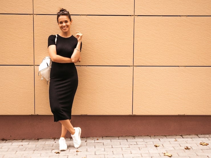 Simple Black Midi Dress With White Sneakers Simple Black Midi Dress With White Sneakers — Trendy Black and White Outfits