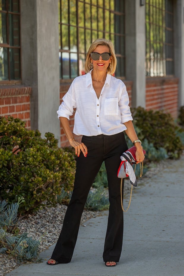White Linen Shirt With Flared Black Trousers White Linen Shirt With Flared Black Trousers — Trendy Black and White Outfits