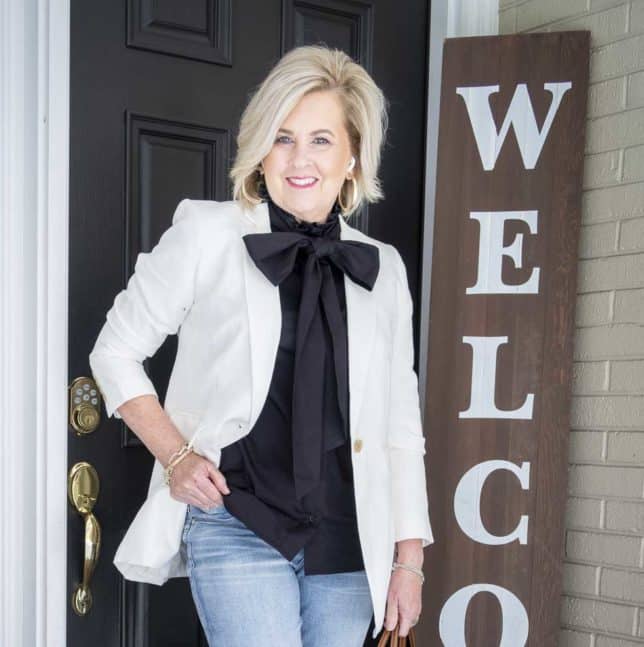 White Linen Blazer Over Black Satin Blouse and Denim White Linen Blazer Over Black Satin Blouse and Denim — Trendy Black and White Outfits