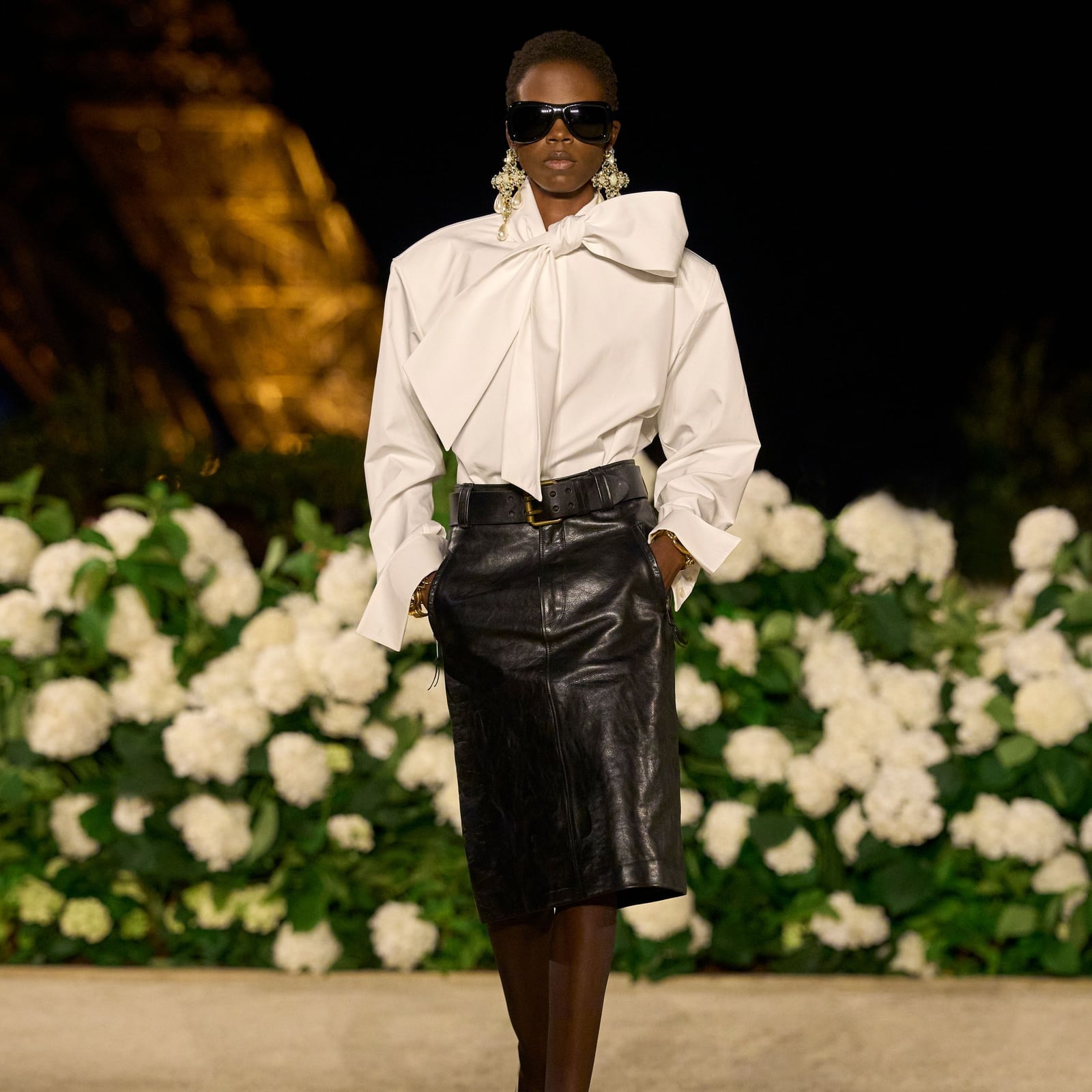 Black Leather Midi Skirt With Oversized Bow Blouse Black Leather Midi Skirt With Oversized Bow Blouse — Trendy Black Leather Skirt Outfit