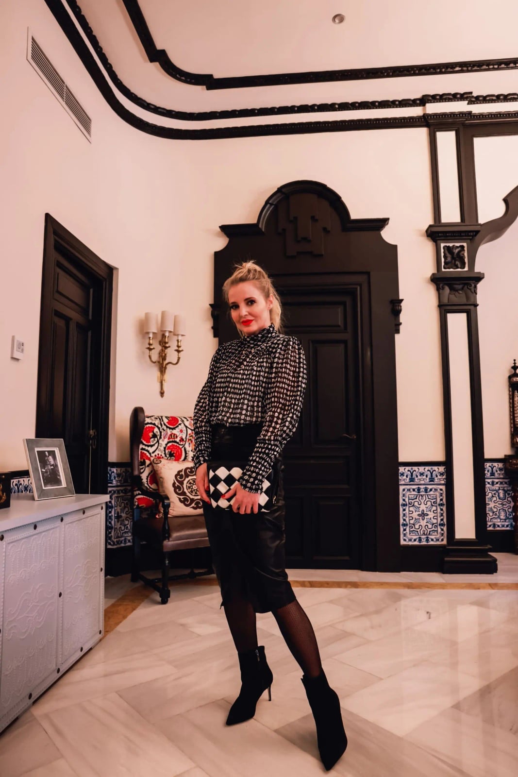 Black Leather Pencil Skirt With Patterned Blouse Black Leather Pencil Skirt With Patterned Blouse — Trendy Black Leather Skirt Outfit