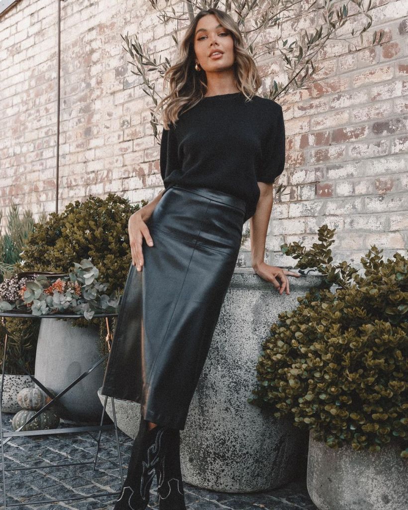 Black Leather Midi Skirt With Cowboy Boots Black Leather Midi Skirt With Cowboy Boots — Trendy Black Leather Skirt Outfit