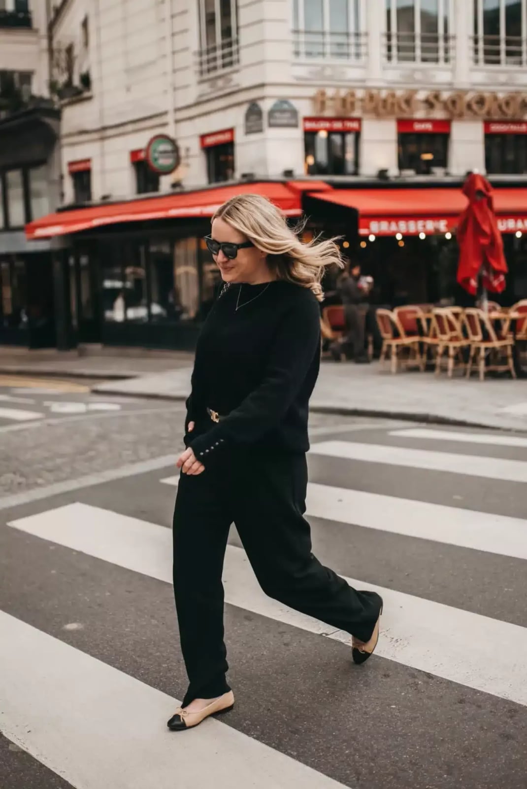 Casual Black Trousers With Crewneck Sweater And Gold Belt Casual Black Trousers With Crewneck Sweater And Gold Belt — Trendy Black Linen Pants Outfit