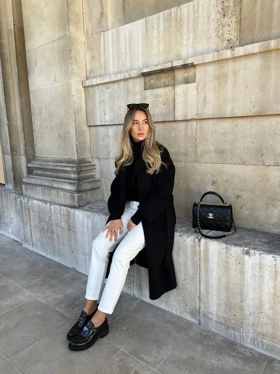 Chunky Loafers With Black Turtleneck And Long Coat Chunky Loafers With Black Turtleneck And Long Coat — Trendy Black Loafers Outfit