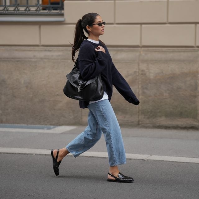 Black Loafers With Wide Leg Jeans And Crewneck Sweater Black Loafers With Wide Leg Jeans And Crewneck Sweater — Trendy Black Loafers Outfit
