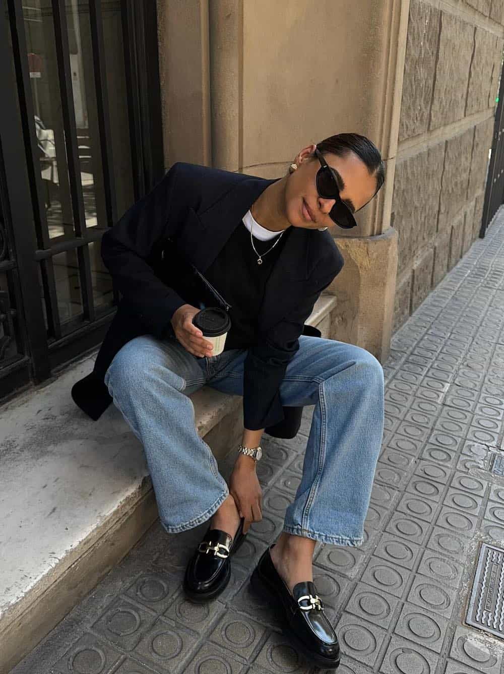 Monochrome Black Outfit With Chunky Loafers And Blazer Monochrome Black Outfit With Chunky Loafers And Blazer — Trendy Black Loafers Outfit