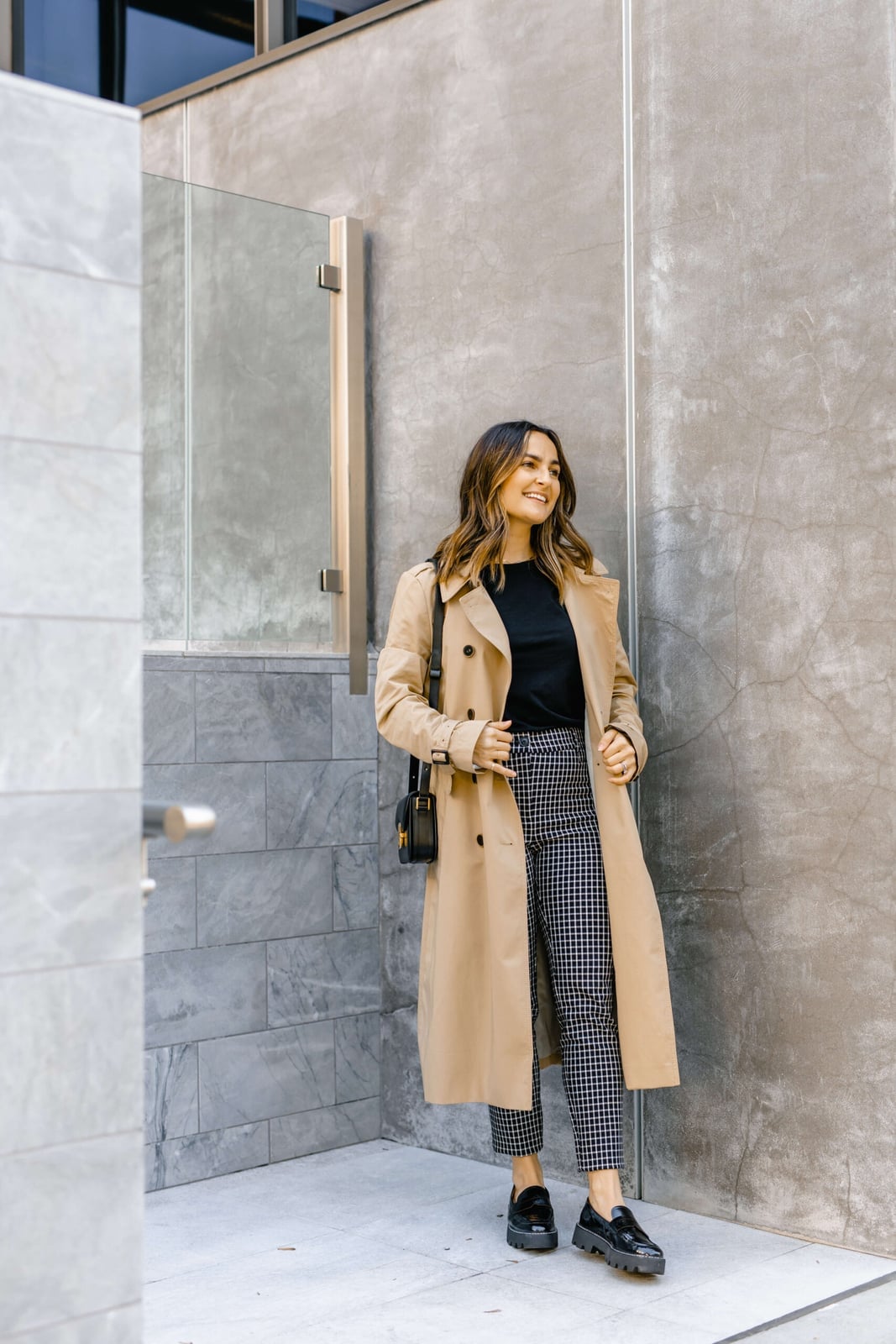 Chunky Loafers With Checked Trousers And Beige Trench Coat Chunky Loafers With Checked Trousers And Beige Trench Coat — Trendy Black Loafers Outfit