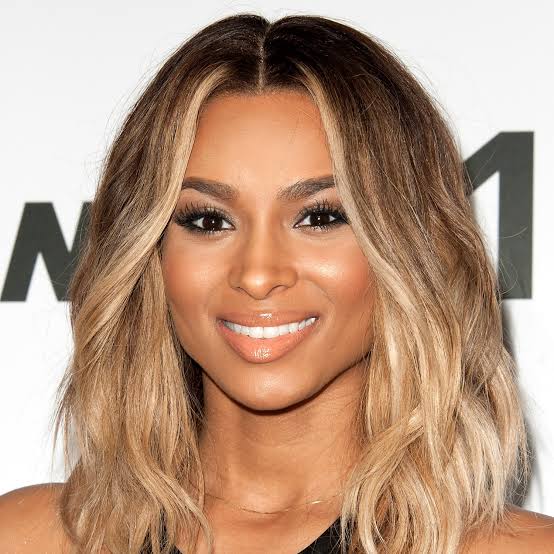 Shoulder Length Lob With Blonde Balayage Shoulder Length Lob With Blonde Balayage — Trendy Blonde Balayage