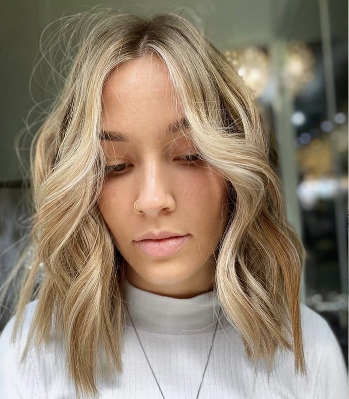 Ash Blonde Collarbone Lob With Air-Dried Waves — Trendy Blonde Hairstyles