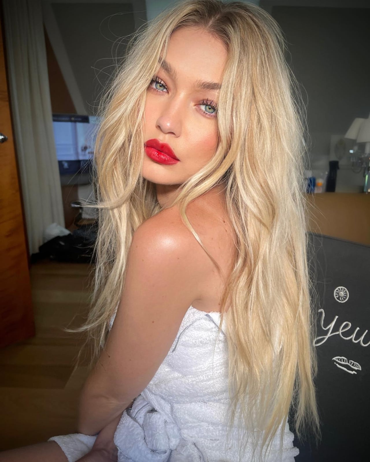 Ash Blonde Mid-Back Layers With Curtain Bangs, Close-Up Take — Trendy Blonde Hairstyles