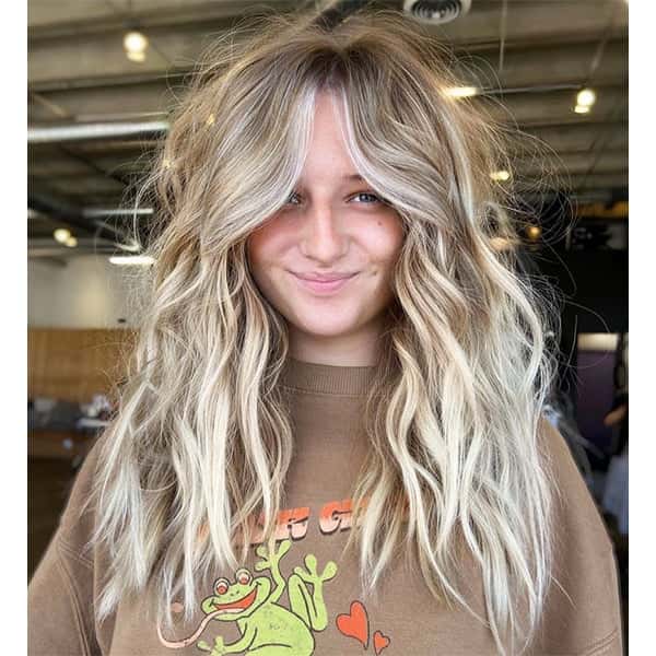 Shoulder Shag With Curtain Bangs And Root Shadow Shoulder Shag With Curtain Bangs And Root Shadow — Trendy Blonde Wavy Hair