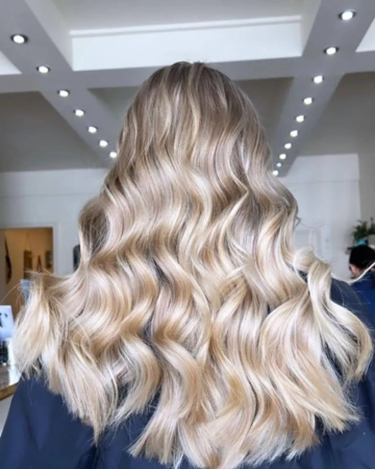 Mid-Back Dimensional Ash Blonde Waves Mid-Back Dimensional Ash Blonde Waves — Trendy Blonde Wavy Hair