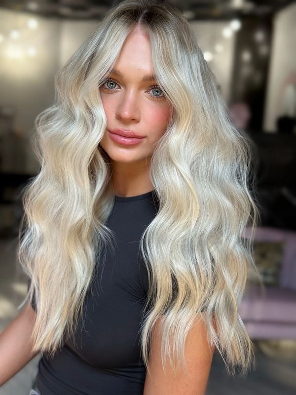Mid-Back Platinum Blonde With Highlights And Layers Mid-Back Platinum Blonde With Highlights And Layers — Trendy Blonde Wavy Hair