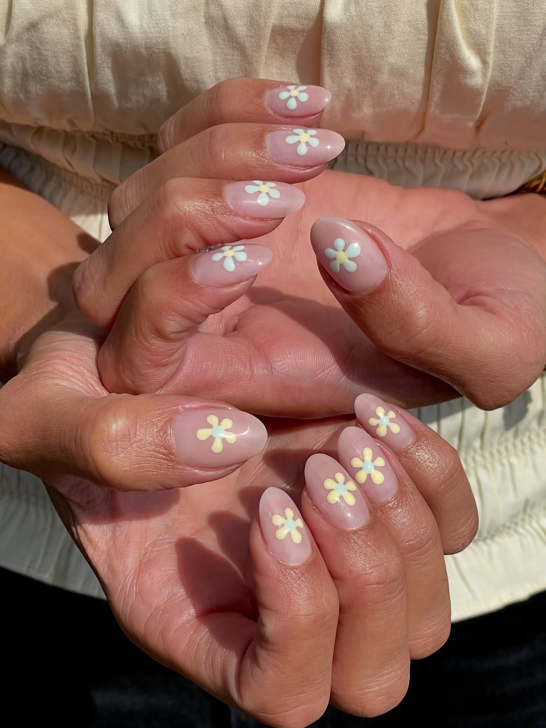 Short Oval Nude With Pastel 3D Flowers Short Oval Nude With Pastel 3D Flowers — Trendy Boho Nails