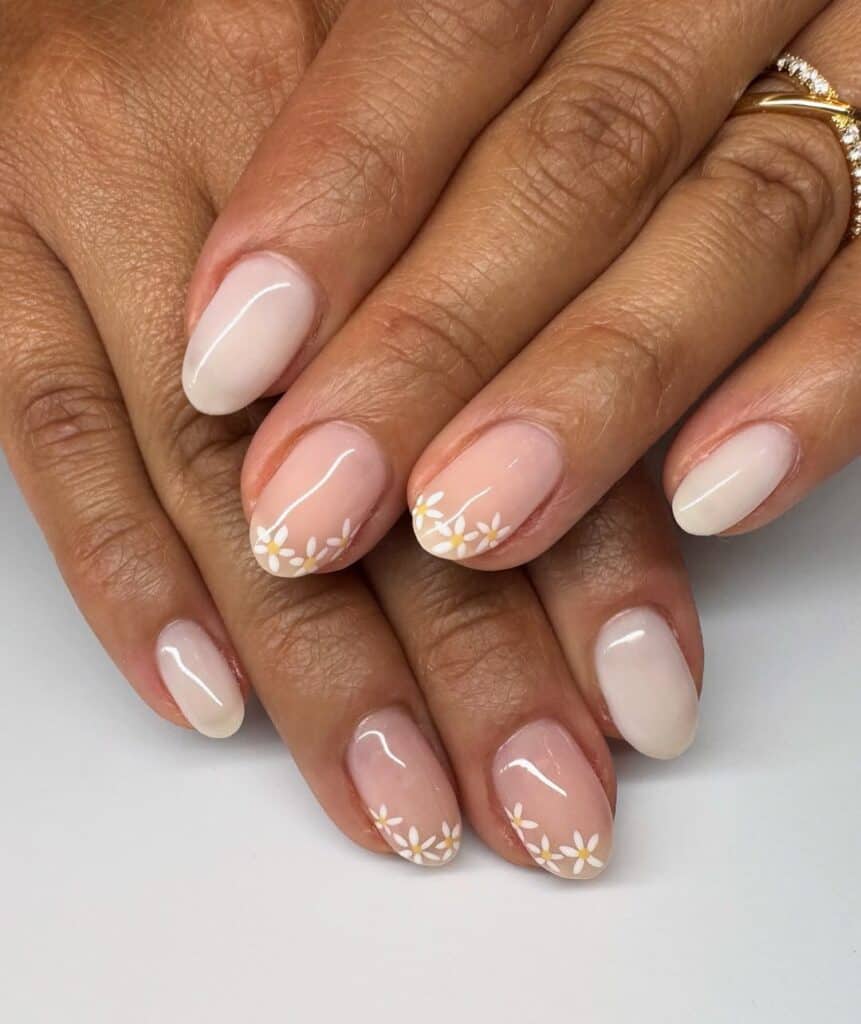 Short Oval Nails With Daisy Floral Art Short Oval Nails With Daisy Floral Art — Trendy Bride Nail
