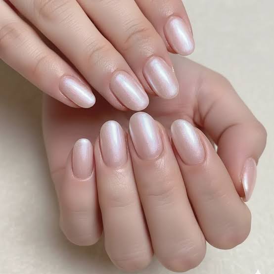 Milky Shimmer Short Almond Nails Milky Shimmer Short Almond Nails — Trendy Bride Nail