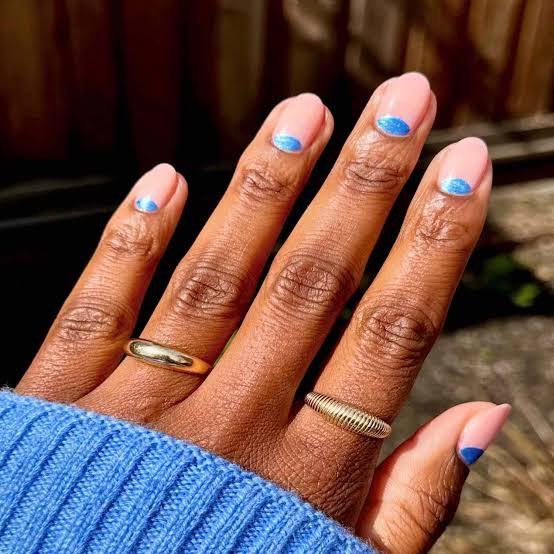 Nude Geometric Blue Accent Oval Nails Nude Geometric Blue Accent Oval Nails — Trendy Bridesmaid Nails