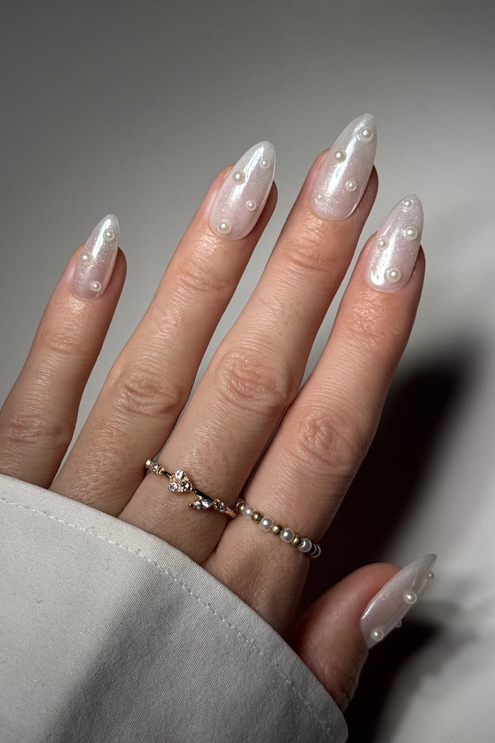 Sheer White Pearl Bead Almond Nails, Close-Up Take Sheer White Pearl Bead Almond Nails, Close-Up Take — Trendy Bridesmaid Nails