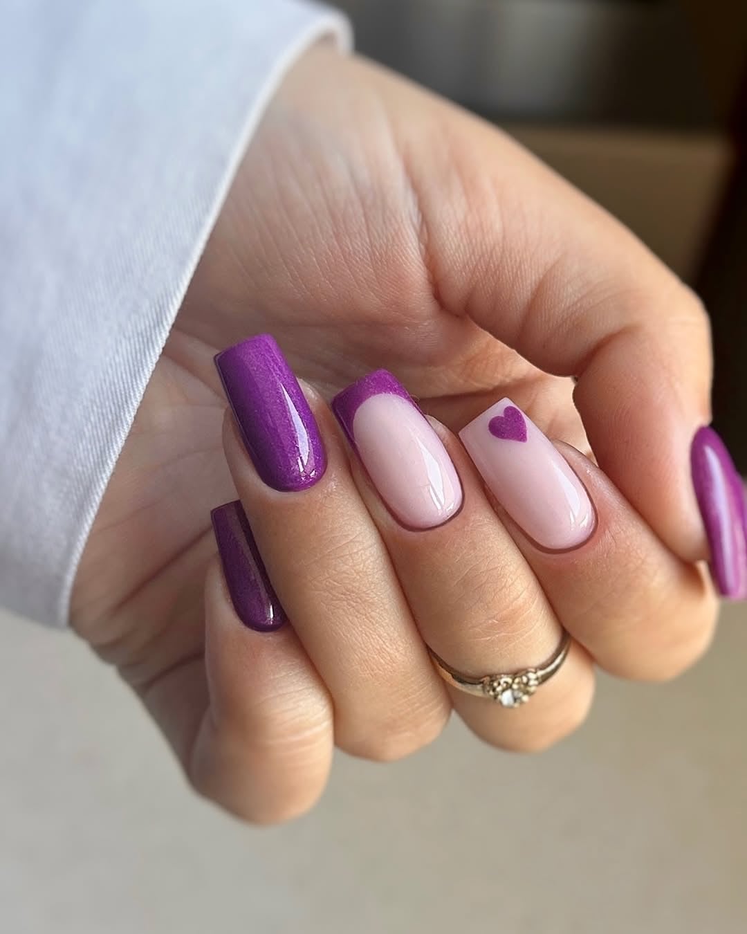 Sheer Nude Cat-Eye Medium Almond Sheer Nude Cat-Eye Medium Almond — Trendy Bridesmaid Nails