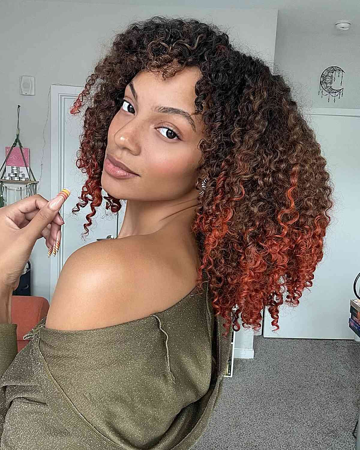 Collarbone Curls With Ombre Ends — Trendy Brown Curly Hair