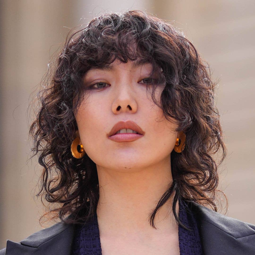 Shoulder Shag With Textured Bangs — Trendy Brown Curly Hair