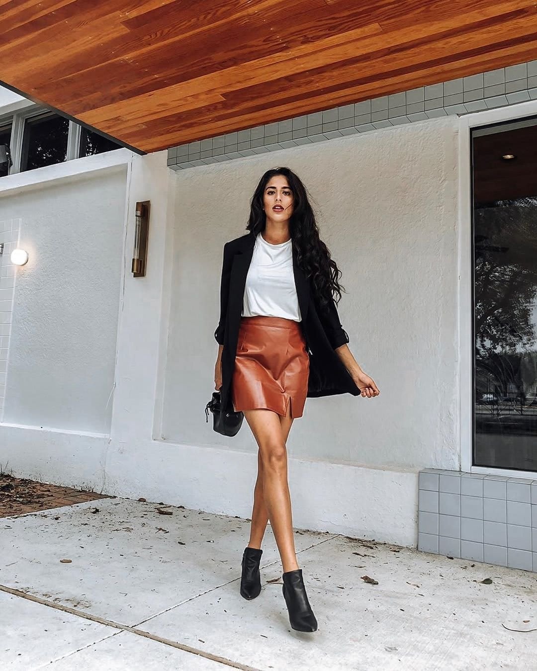 Casual Mini Skirt with Blazer and Boots Casual Mini Skirt with Blazer and Boots — Trendy Brown Leather Skirt Outfit