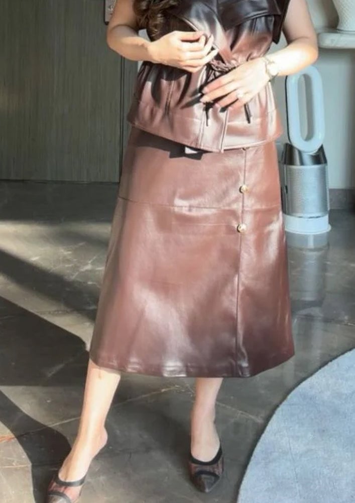 A-line Midi Skirt with Matching Leather Vest A-line Midi Skirt with Matching Leather Vest — Trendy Brown Leather Skirt Outfit