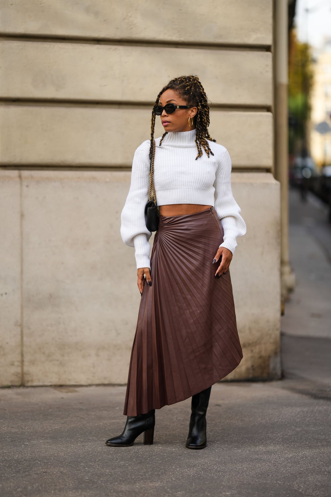 Pleated Midi Skirt with Cropped Sweater and Black Leather Boots Pleated Midi Skirt with Cropped Sweater and Black Leather Boots — Trendy Brown Leather Skirt Outfit