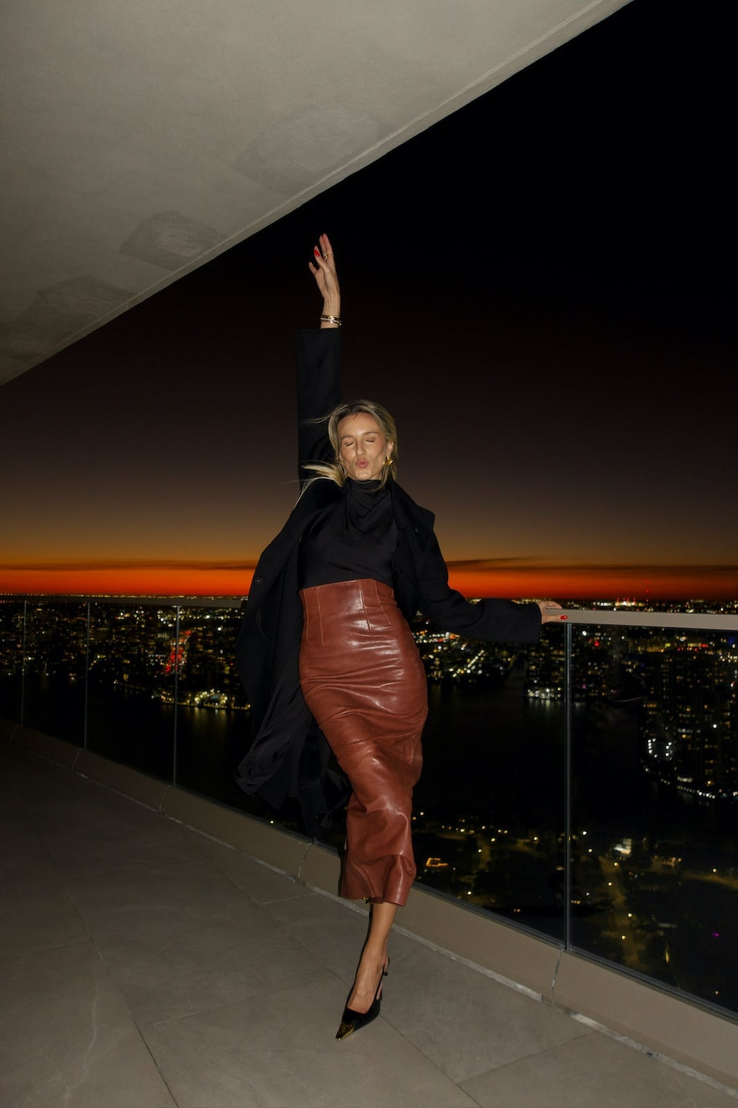 Fitted Midi Skirt with Long Coat for Evening, Close-Up Take Fitted Midi Skirt with Long Coat for Evening, Close-Up Take — Trendy Brown Leather Skirt Outfit