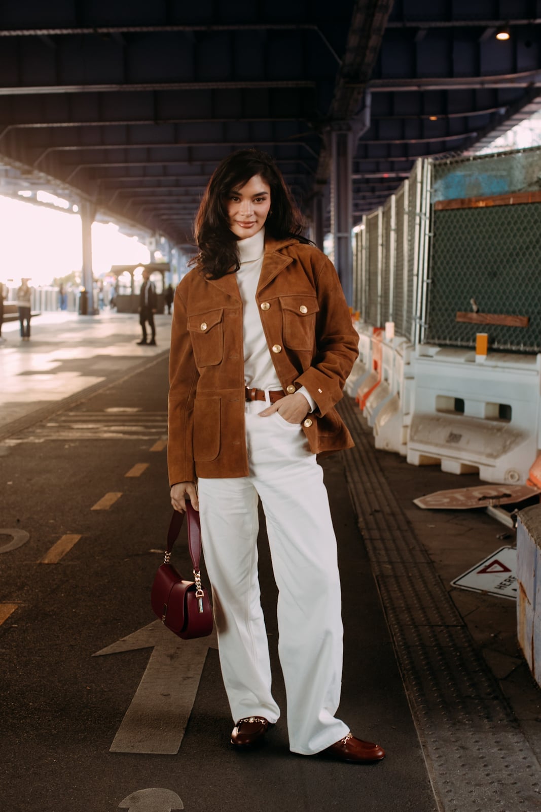 Brown Loafers With Wide-Leg Trousers and Suede Jacket Brown Loafers With Wide-Leg Trousers and Suede Jacket — Trendy Brown Loafers Outfit