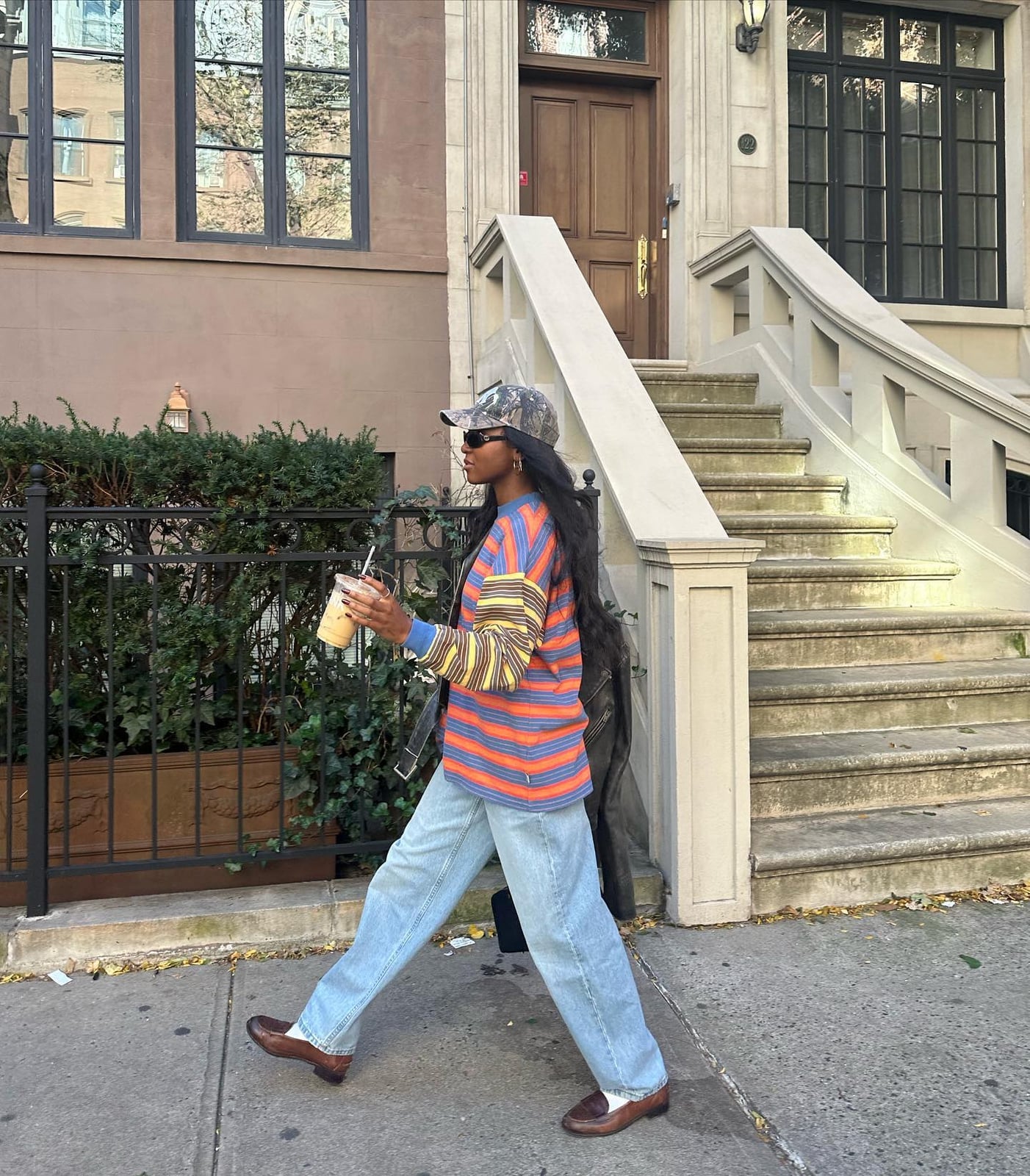 Brown Loafers With Wide-Leg Jeans and Camouflage Cap Brown Loafers With Wide-Leg Jeans and Camouflage Cap — Trendy Brown Loafers Outfit