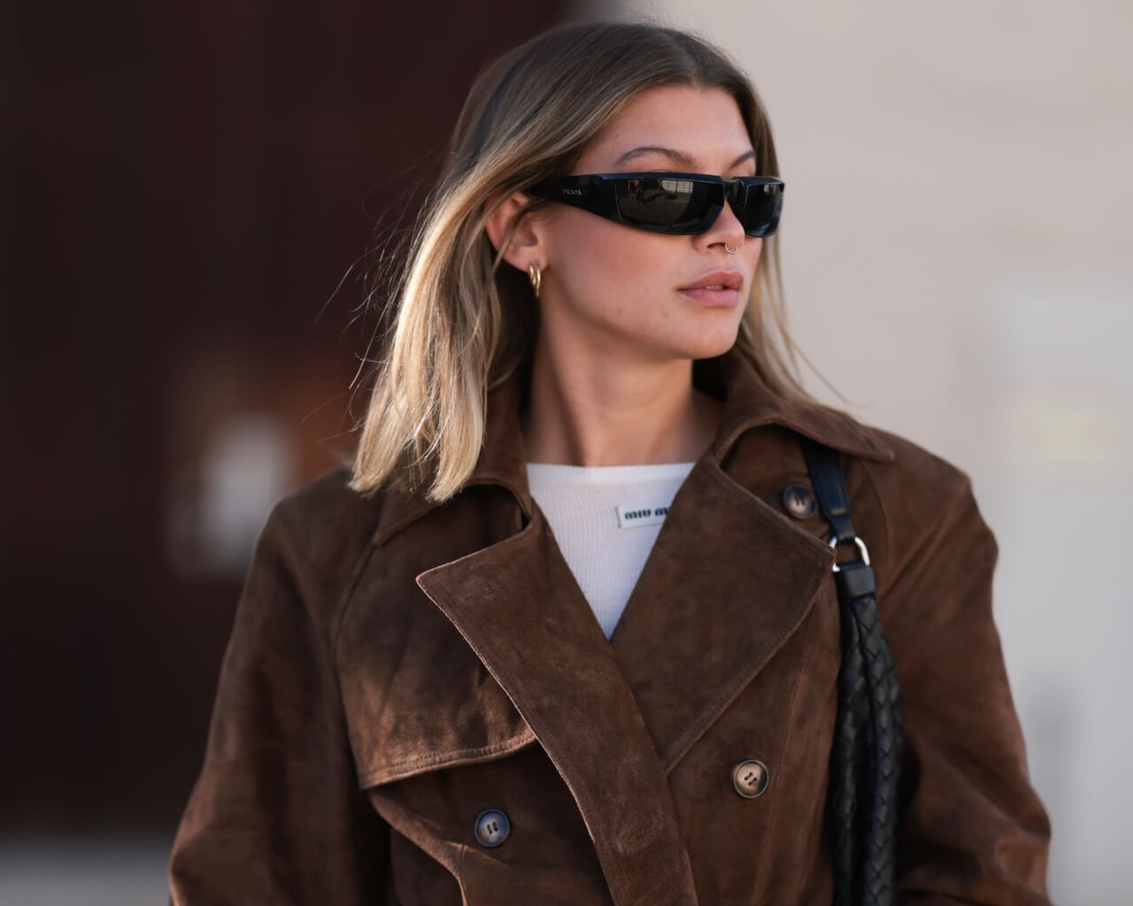 Brown Suede Trench Coat With White Tee — Trendy Brown Suede Jacket Outfit