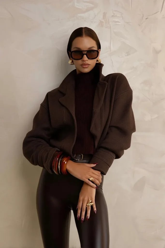 Oversized Dark Brown Turtleneck Sweater with Faux Leather Pants Oversized Dark Brown Turtleneck Sweater with Faux Leather Pants — Trendy Brown Sweater Outfit