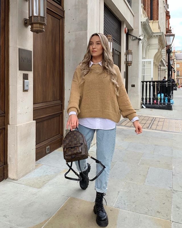 Tan Oversized Knit Sweater with Light Blue Jeans Tan Oversized Knit Sweater with Light Blue Jeans — Trendy Brown Sweater Outfit