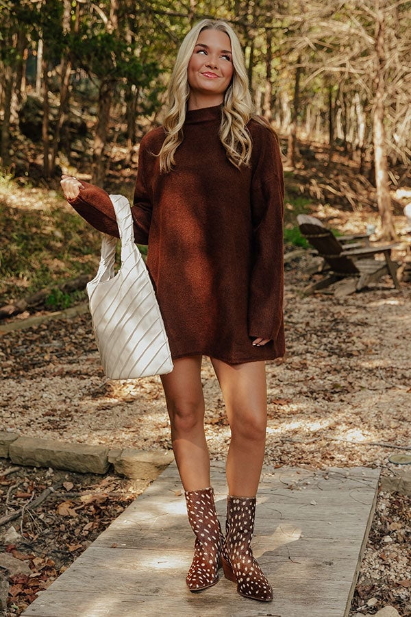 Oversized Brown Chunky Knit Sweater Dress with Spotted Boots Oversized Brown Chunky Knit Sweater Dress with Spotted Boots — Trendy Brown Sweater Outfit