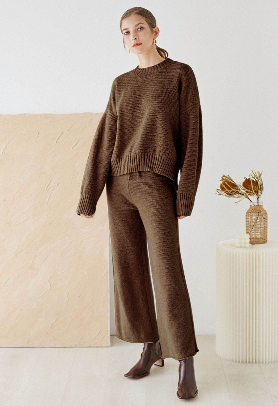Relaxed Fit Brown Herringbone Knit Sweater with Matching Trousers Relaxed Fit Brown Herringbone Knit Sweater with Matching Trousers — Trendy Brown Sweater Outfit